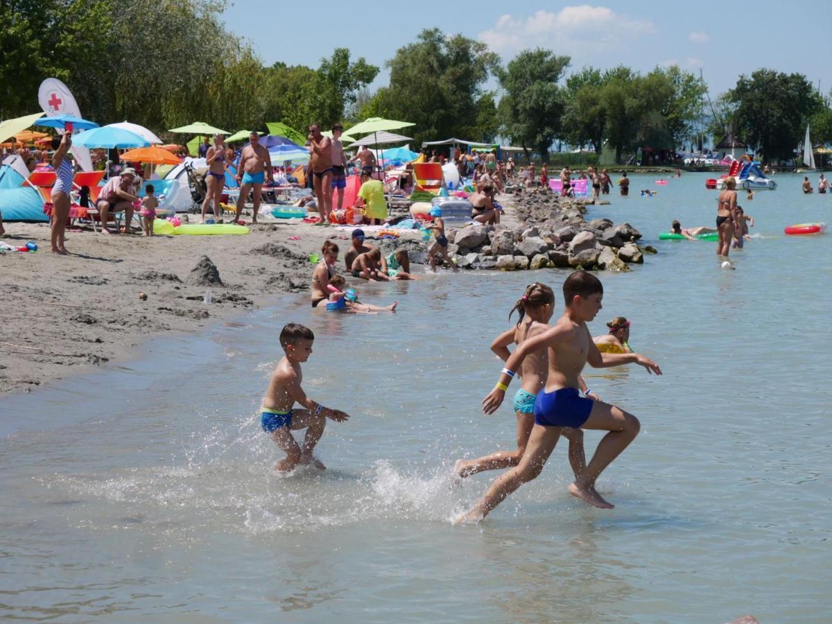 Apartment In Balatonlelle 40765 外观 照片